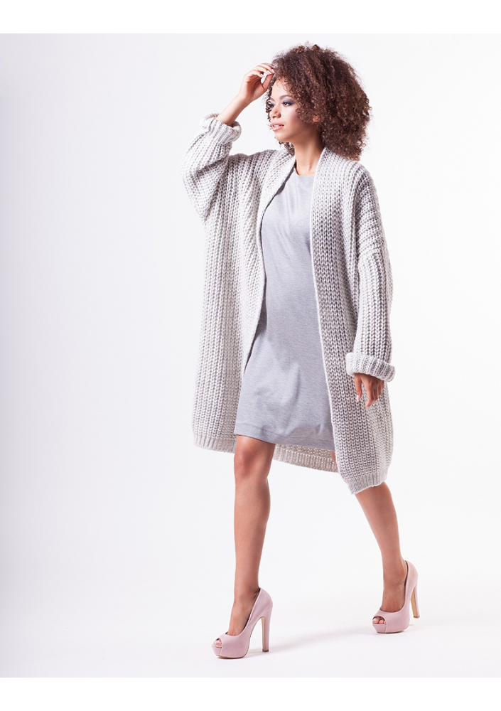 DŁUGI SWETER O GRUBYM SPLOCIE