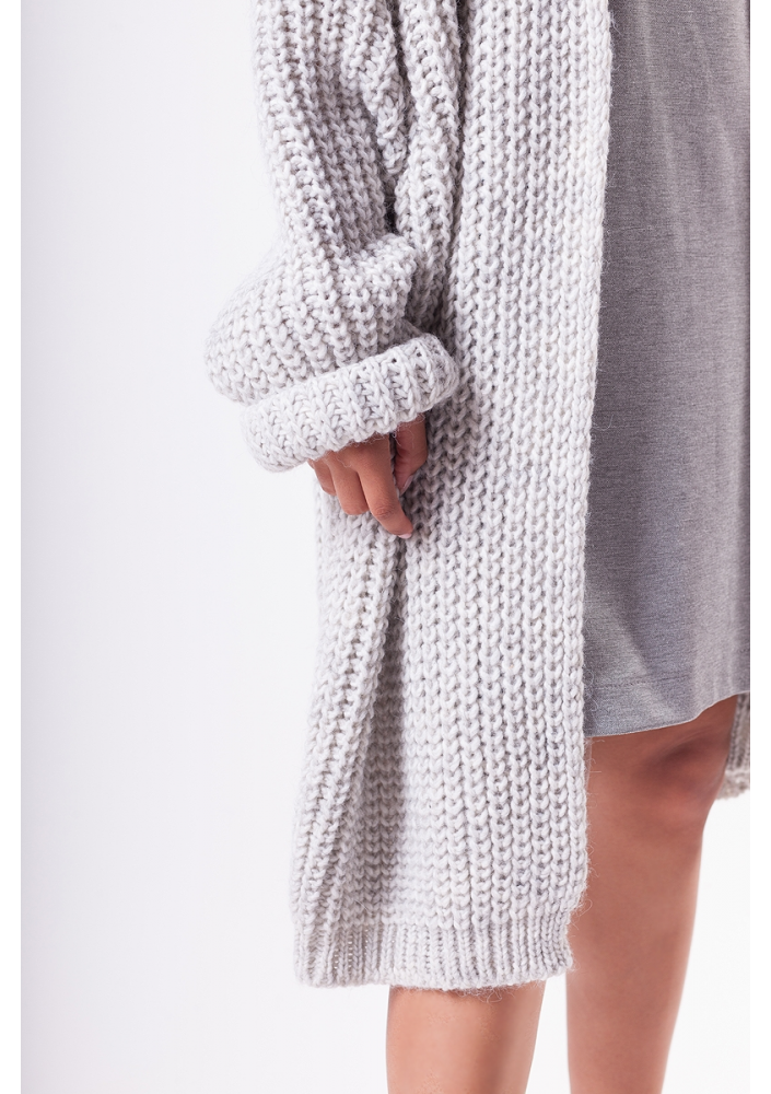 DŁUGI SWETER O GRUBYM SPLOCIE