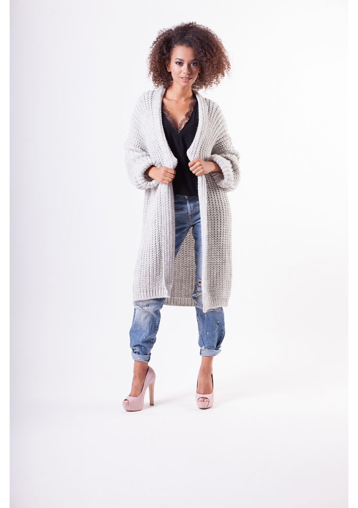 DŁUGI SWETER O GRUBYM SPLOCIE