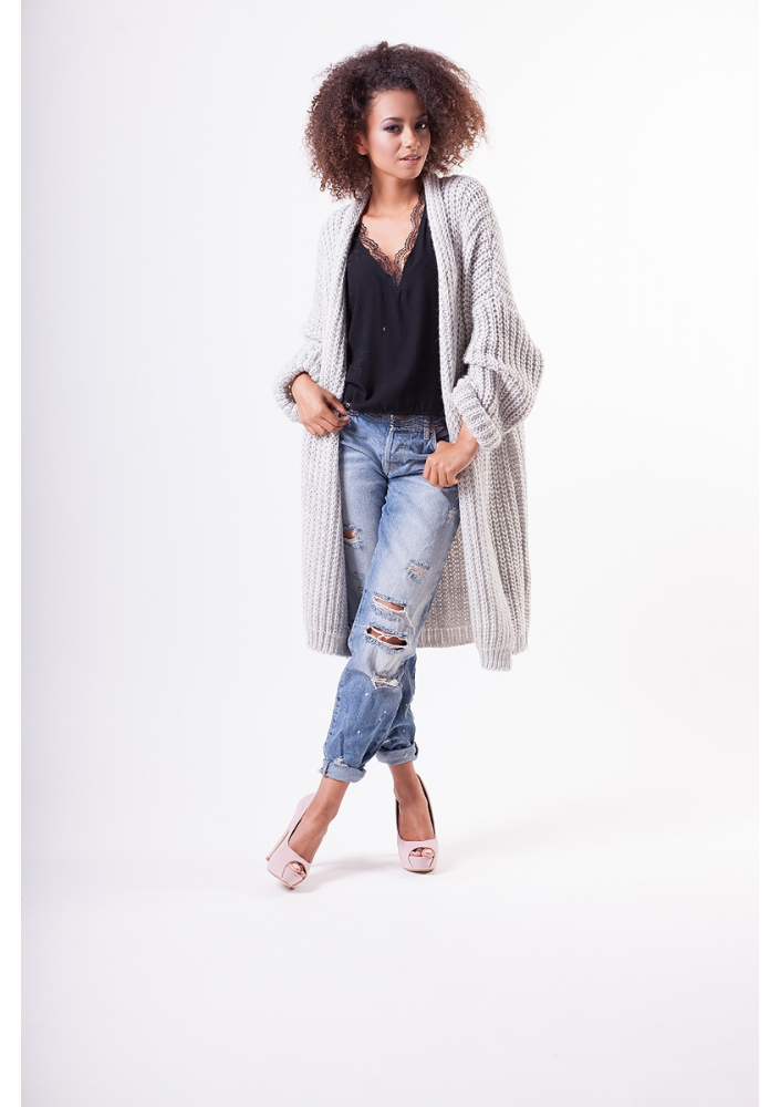 DŁUGI SWETER O GRUBYM SPLOCIE