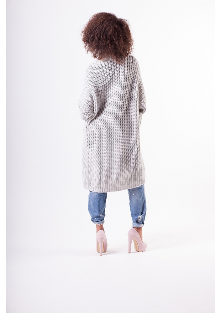 DŁUGI SWETER O GRUBYM SPLOCIE