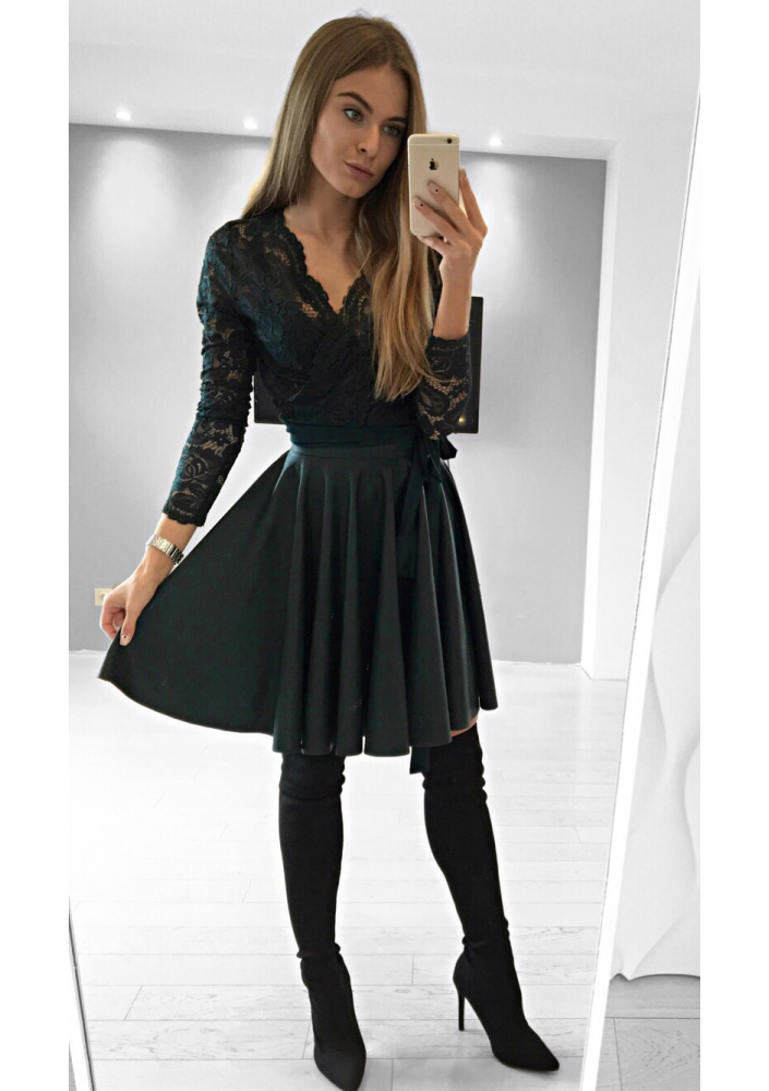 ROZKLOSZOWANA SPÓDNICA Z IMITACJI SKÓRY