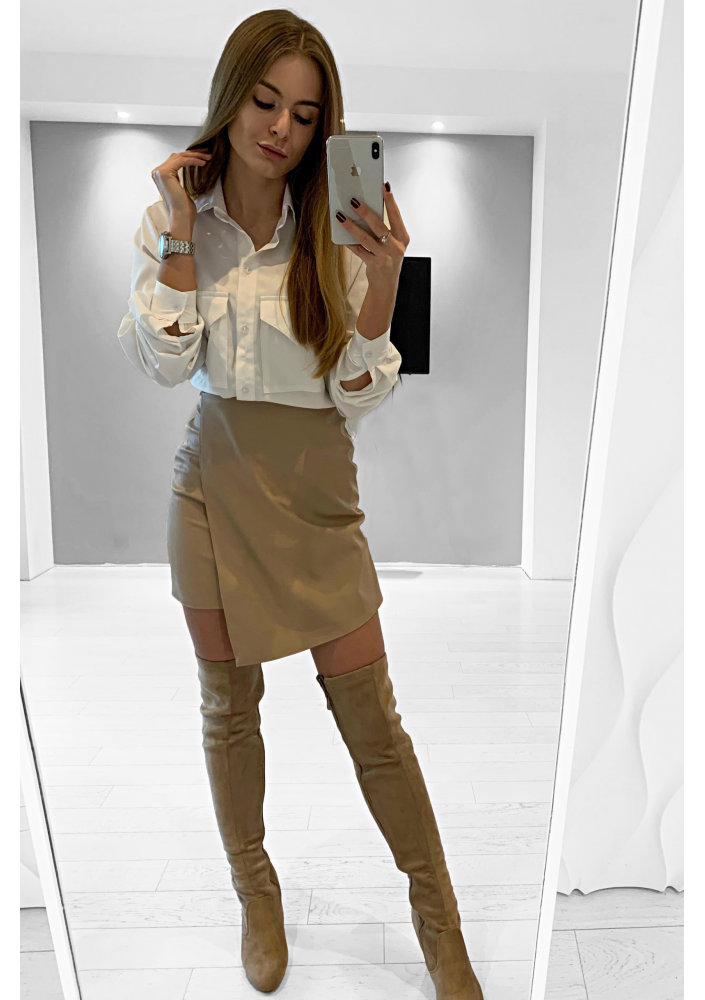 SPÓDNICZKA Z IMITACJI SKÓRY Z ASYMETRIĄ