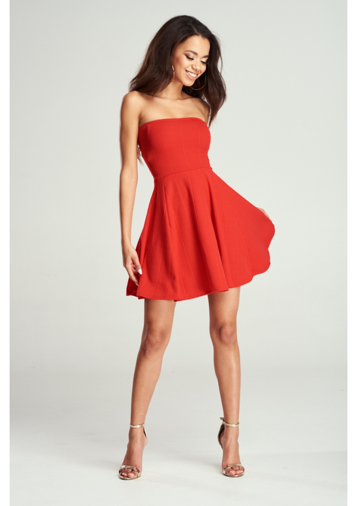 ROZKLOSZOWANA SUKIENKA Z GORSETOWĄ GÓRĄ