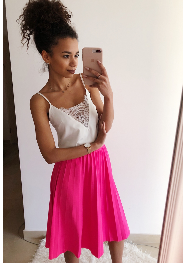 WHITE TOP WITH LACE DETAILS