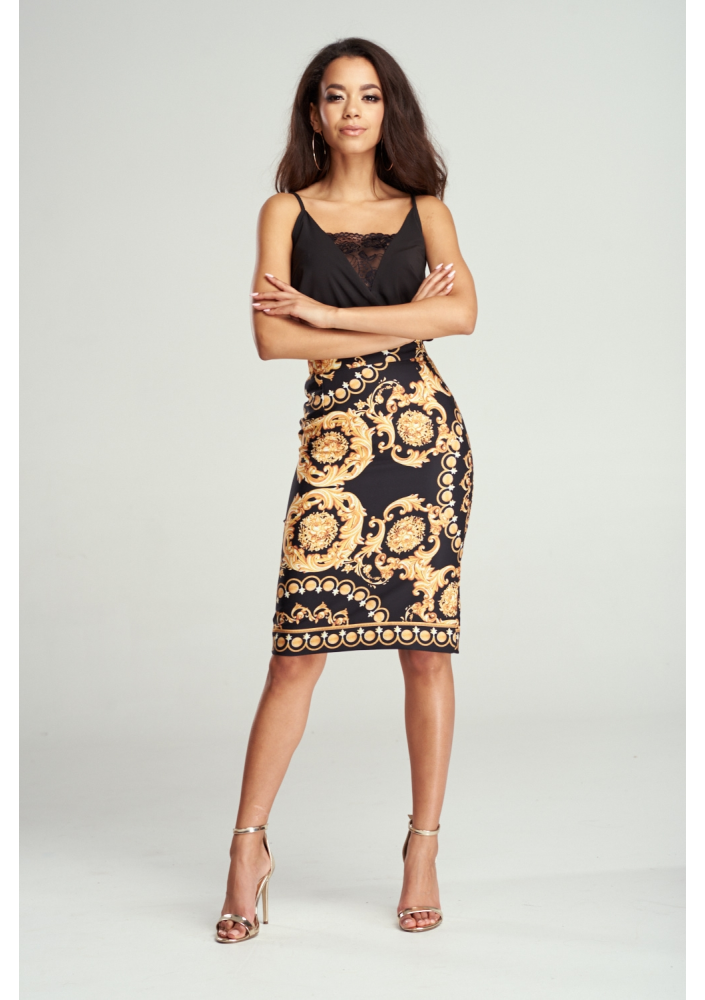 WHITE TOP WITH LACE DETAILS