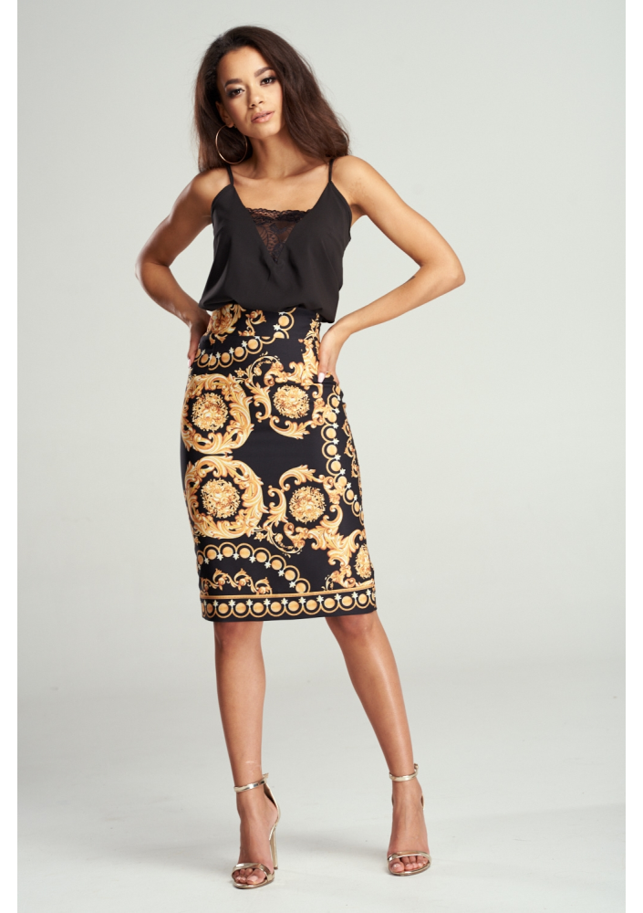 WHITE TOP WITH LACE DETAILS