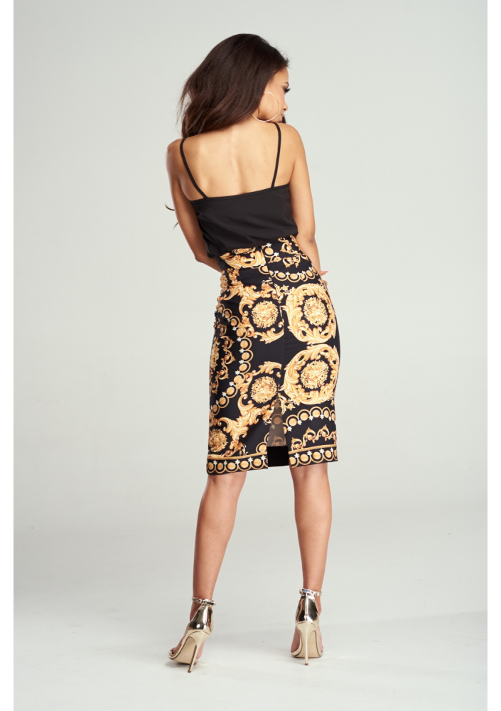 WHITE TOP WITH LACE DETAILS