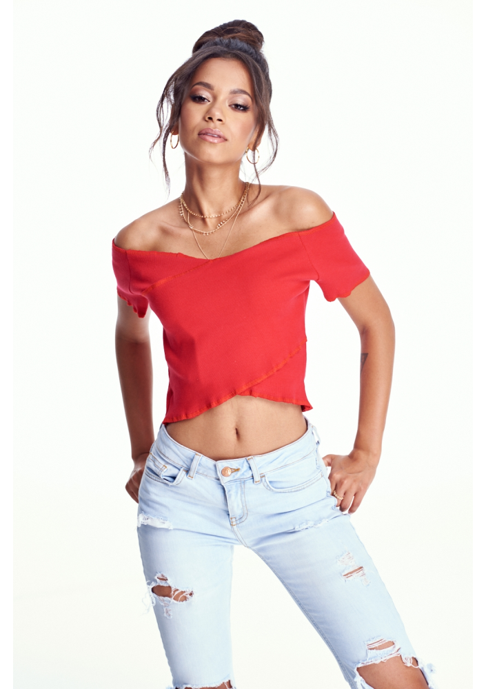 KRÓTKI TOP ZE ŚCIĄGACZOWEJ DZIANINY ILM