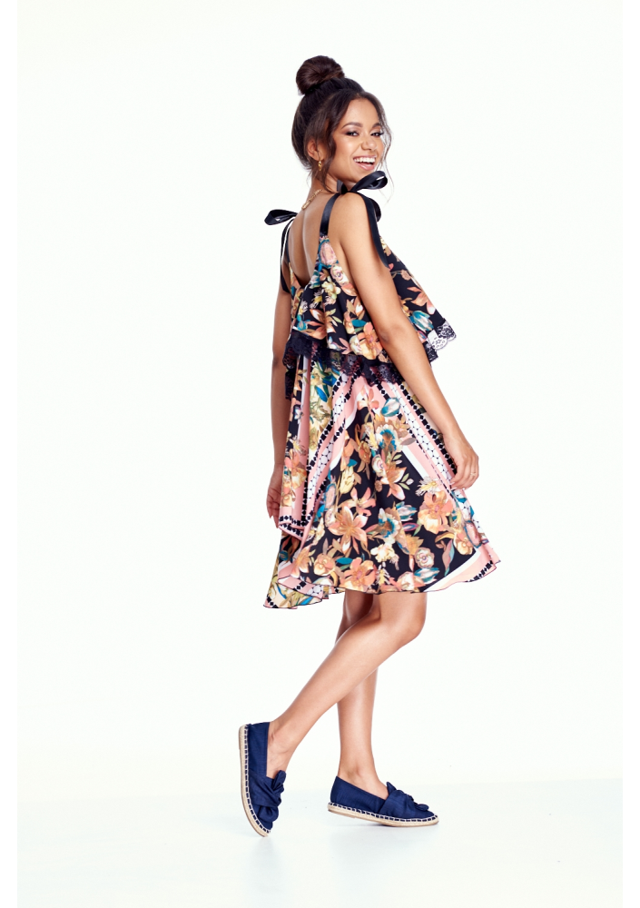 SUKIENKA WIĄZANA NA RAMIONACH Z KORONKĄ