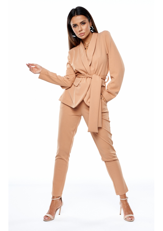 Klasyczny garnitur w kolorze Miodowym