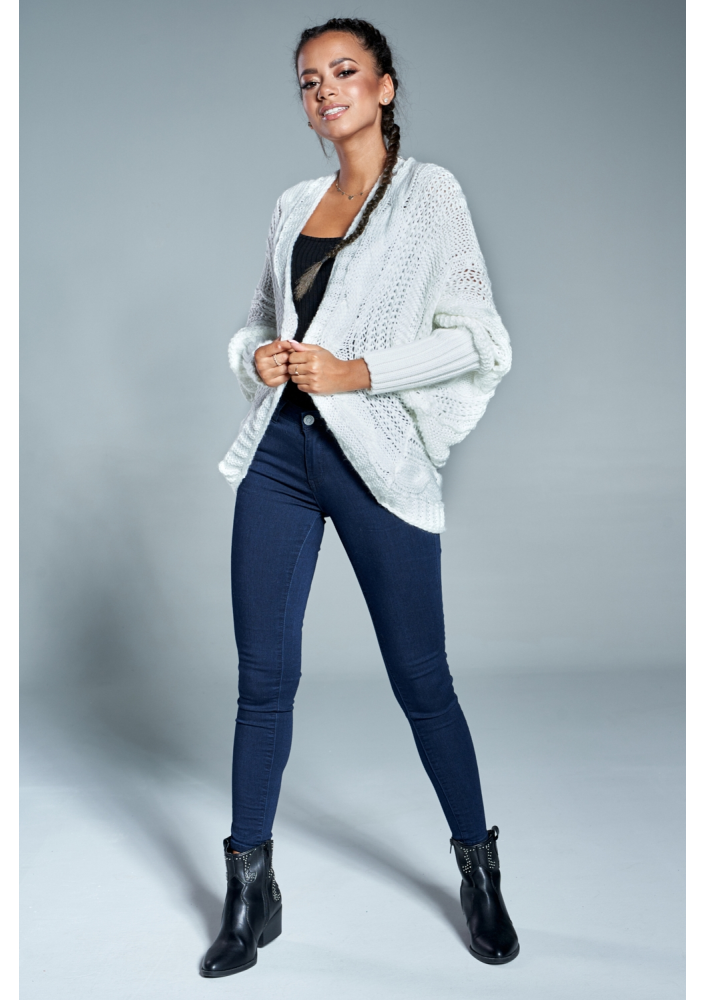 Sweter narzutka z warkoczem A15 Kremowy ILM