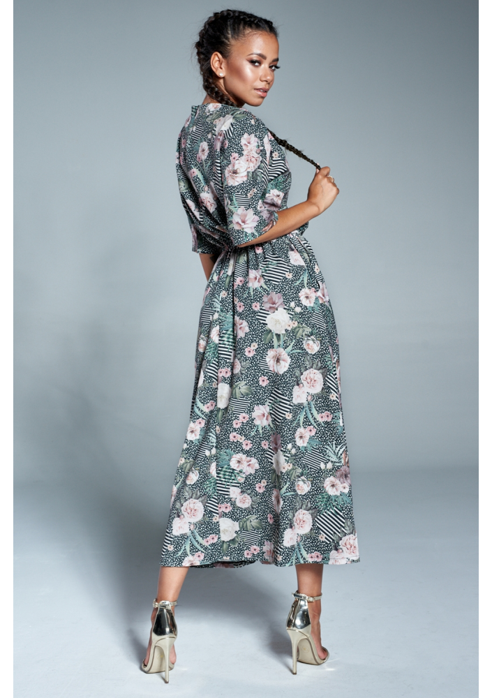 Sukienka midi z kieszeniami w Pudrowe kwiaty