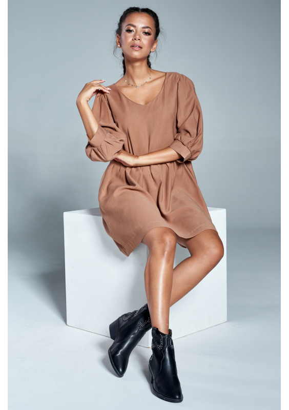 Jesienna sukienka z marszczonym rękawem Beżowa