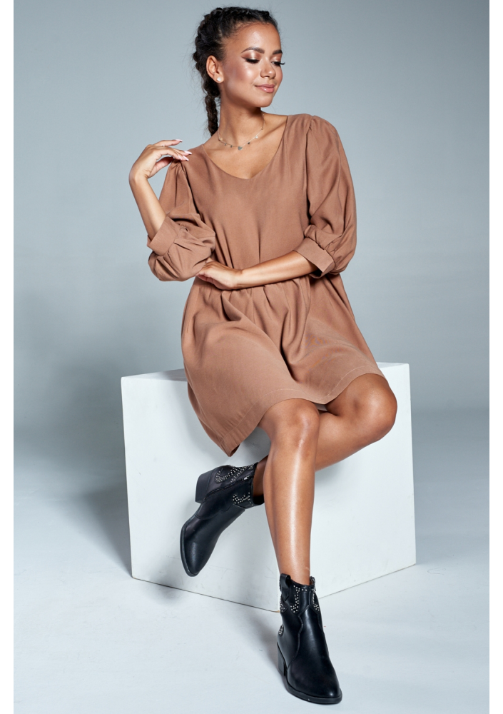 Jesienna sukienka z marszczonym rękawem Beżowa