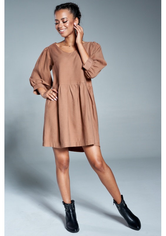 Jesienna sukienka z marszczonym rękawem Beżowa