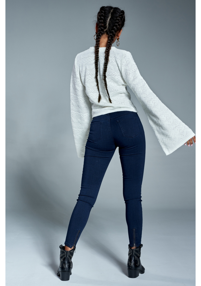 Sweter ażurowy z poszerzanym rękawem A Kremowy ILM