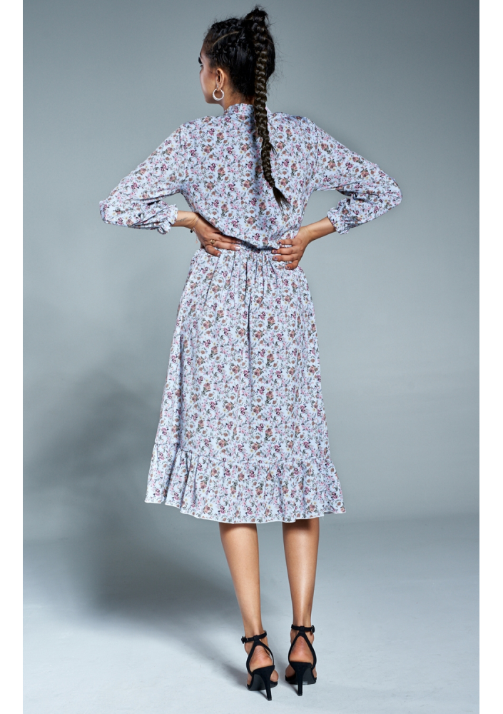 Sukienka midi w łączkę z wiązaniem