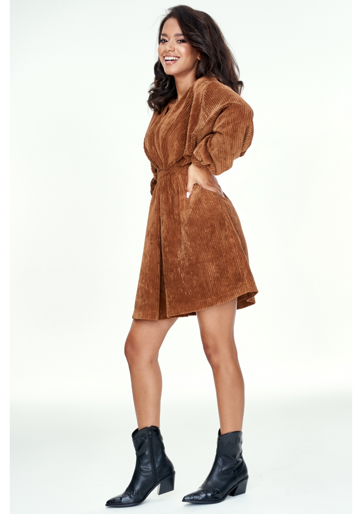 Kopertowa sukienka ze sztruksu Karmelowa