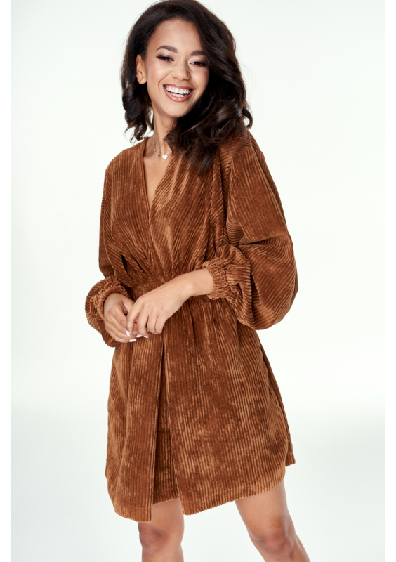 Kopertowa sukienka ze sztruksu Karmelowa