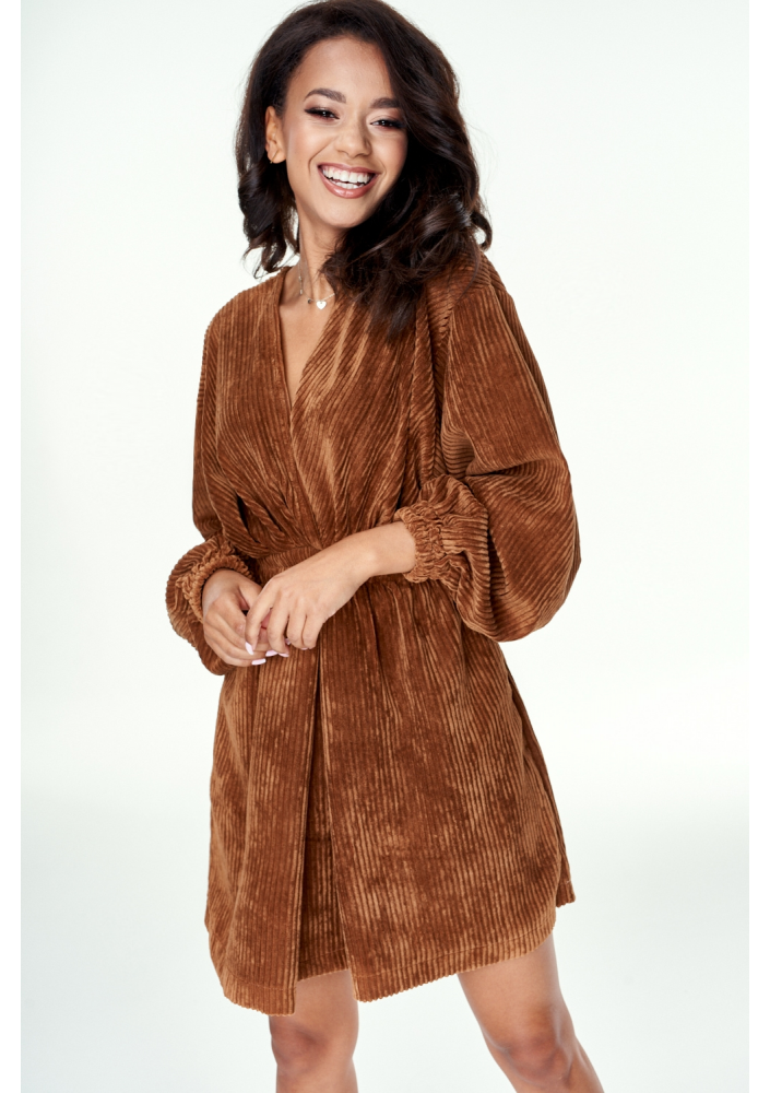 Kopertowa sukienka ze sztruksu Karmelowa