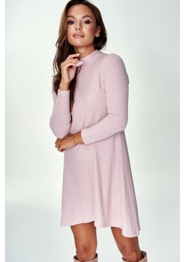 Trapezowa sukienka swetrowa Pudrowa