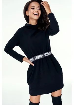 Sukienka na stójce z gumą logo Czarna ILM