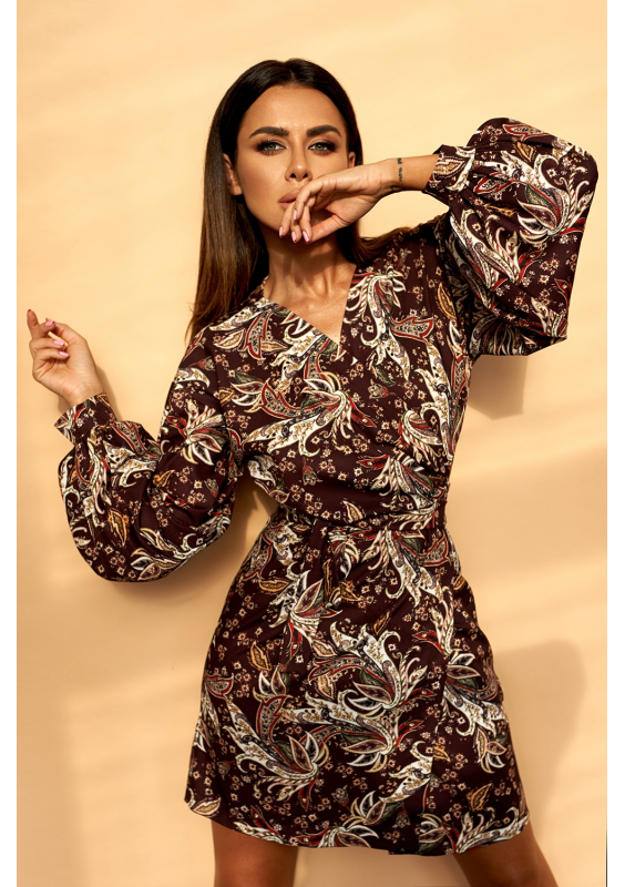 Sukienka z szerokim rękawem w jesienny print