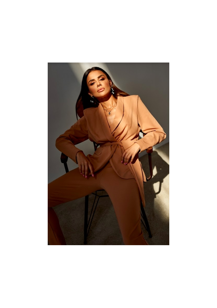 Klasyczny garnitur w kolorze Miodowym