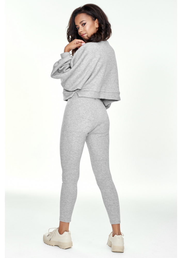 Krótki sweter z kieszenią