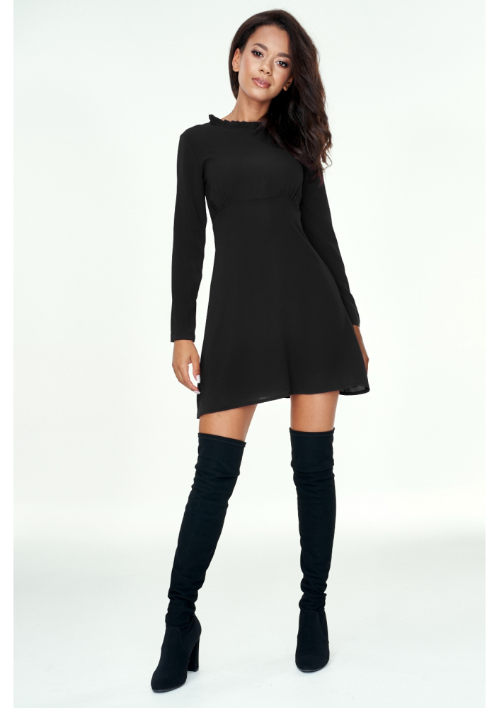 Sukienka mini o trapezowym kroju Czarna