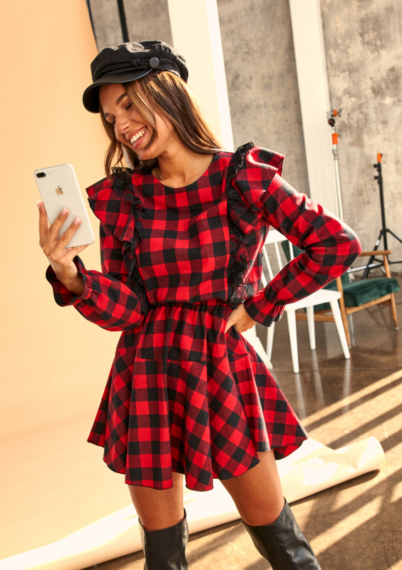 Sukienka w kratkę z falbankami Czerwona