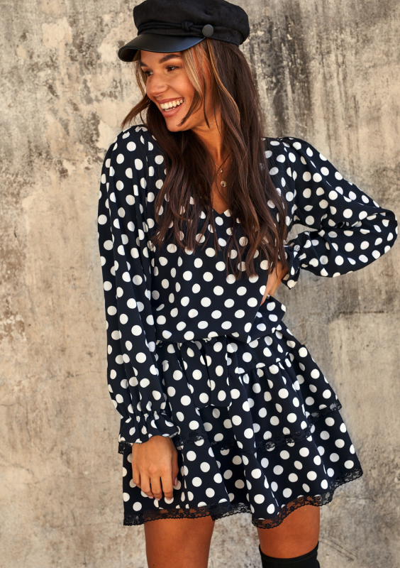 Sukienka z paskiem w Grochy