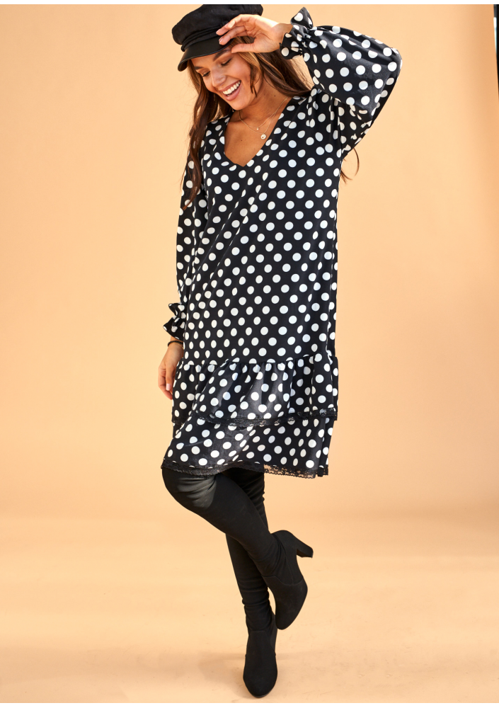 Sukienka z paskiem w Grochy