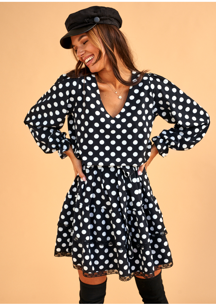 Sukienka z paskiem w Grochy