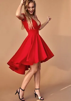 Sukienka z półtora koła z asymetrią Czerwona