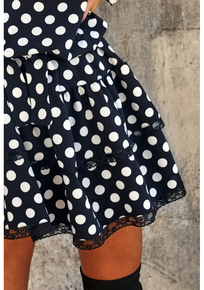 Sukienka z paskiem w Grochy