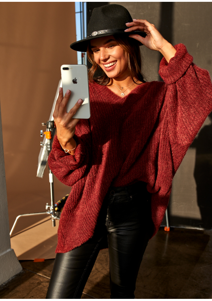 Sweter oversize z dekoltem V A006 Bordowy ILM