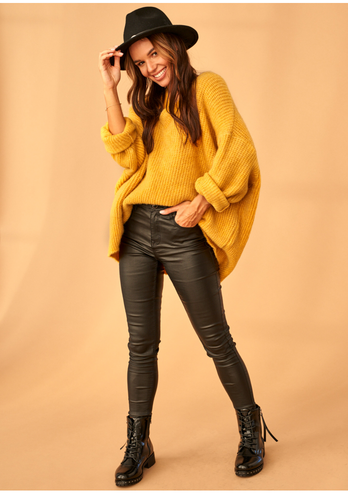 Sweter oversize z dekoltem V A006 Kremowy ILM