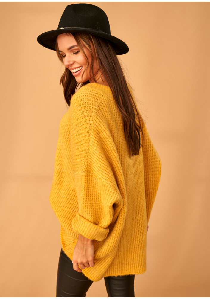 Sweter oversize z dekoltem V A006 Musztardowy ILM