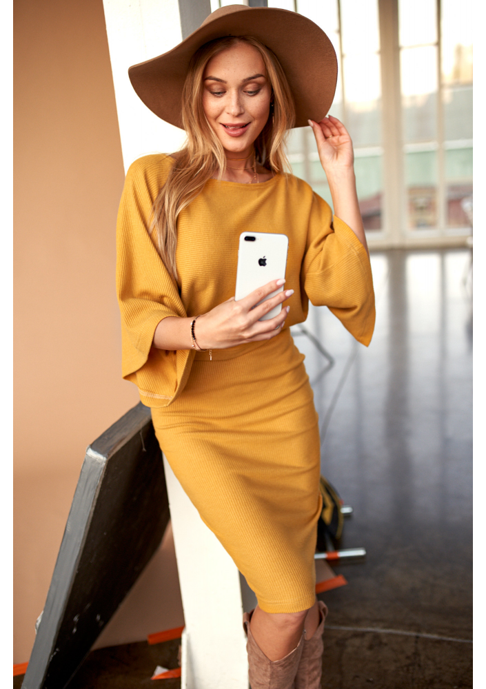 Komplet z dzianiny swetrowej w prążek Musztardowy