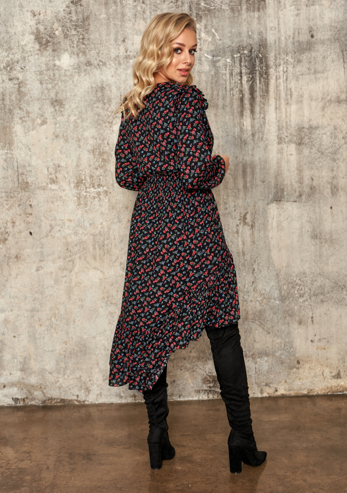 Asymetryczna sukienka z wiskozy w Łączkę