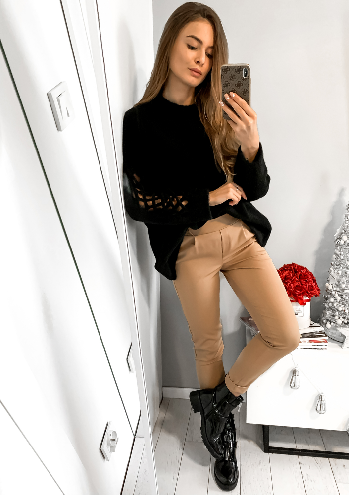 Sweter z rękawem ażurowym A41 Czarny ILM