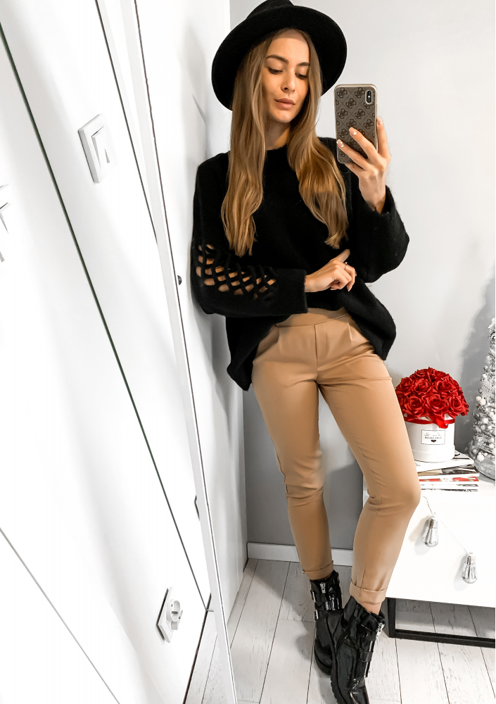 Sweter z rękawem ażurowym A41 Czarny ILM