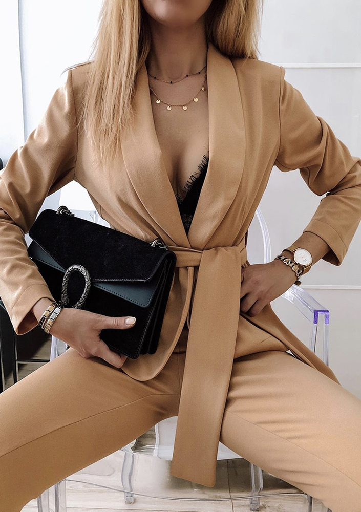 Klasyczny garnitur w kolorze Miodowym