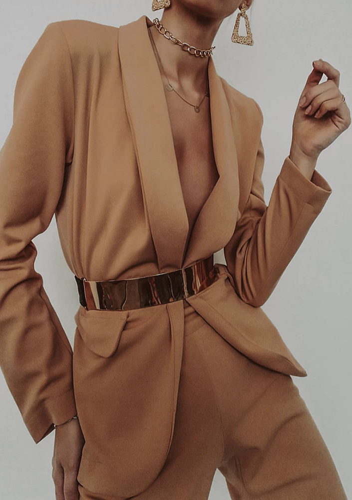 Klasyczny garnitur w kolorze Miodowym