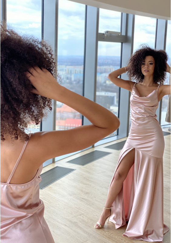 Sukienka maxi z satyny Pudrowy róż