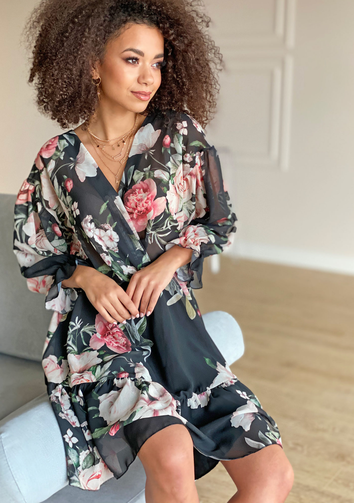 Sukienka z szyfonu w kwiaty Czarna