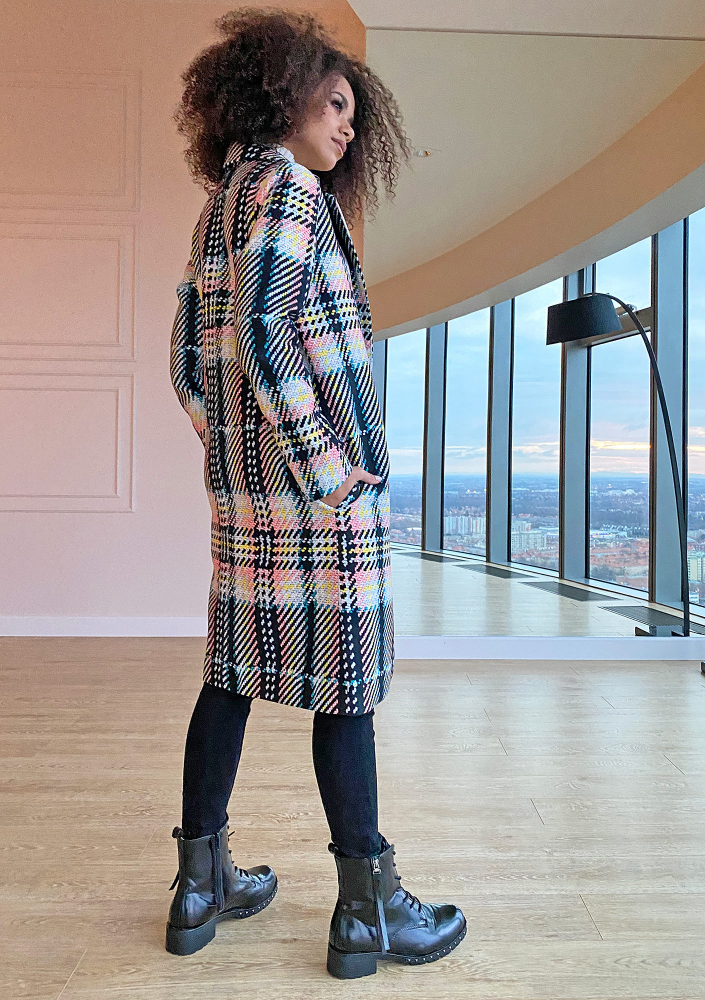 Płaszcz z flauszu w Kratę