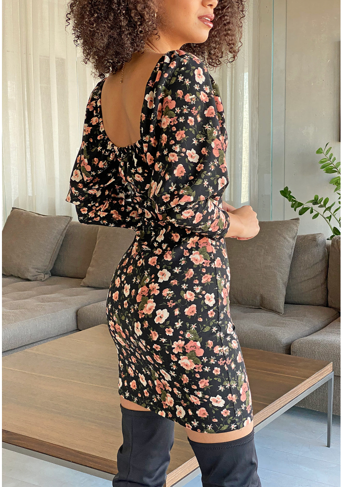 Sukienka z dekoltem karo w kwiatki